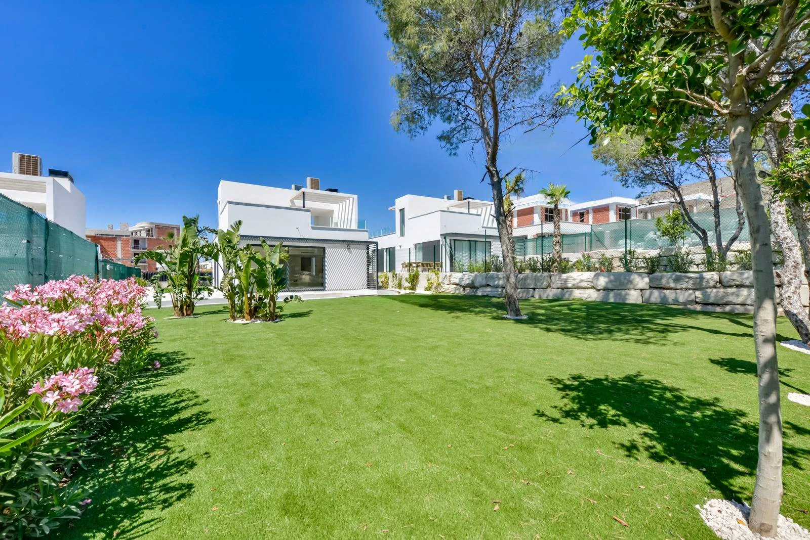 Exclusiva villa contemporánea lista para entrar a vivir en Finestrat, Costa Blanca
