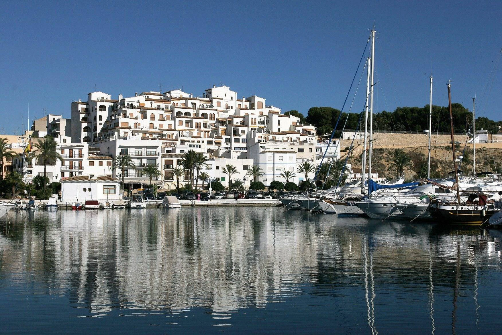 PG6444 - Villa Enebro. Buitengewone villa in Moraira met zuidoriëntatie en uitzicht op zee. Costa Blanca.