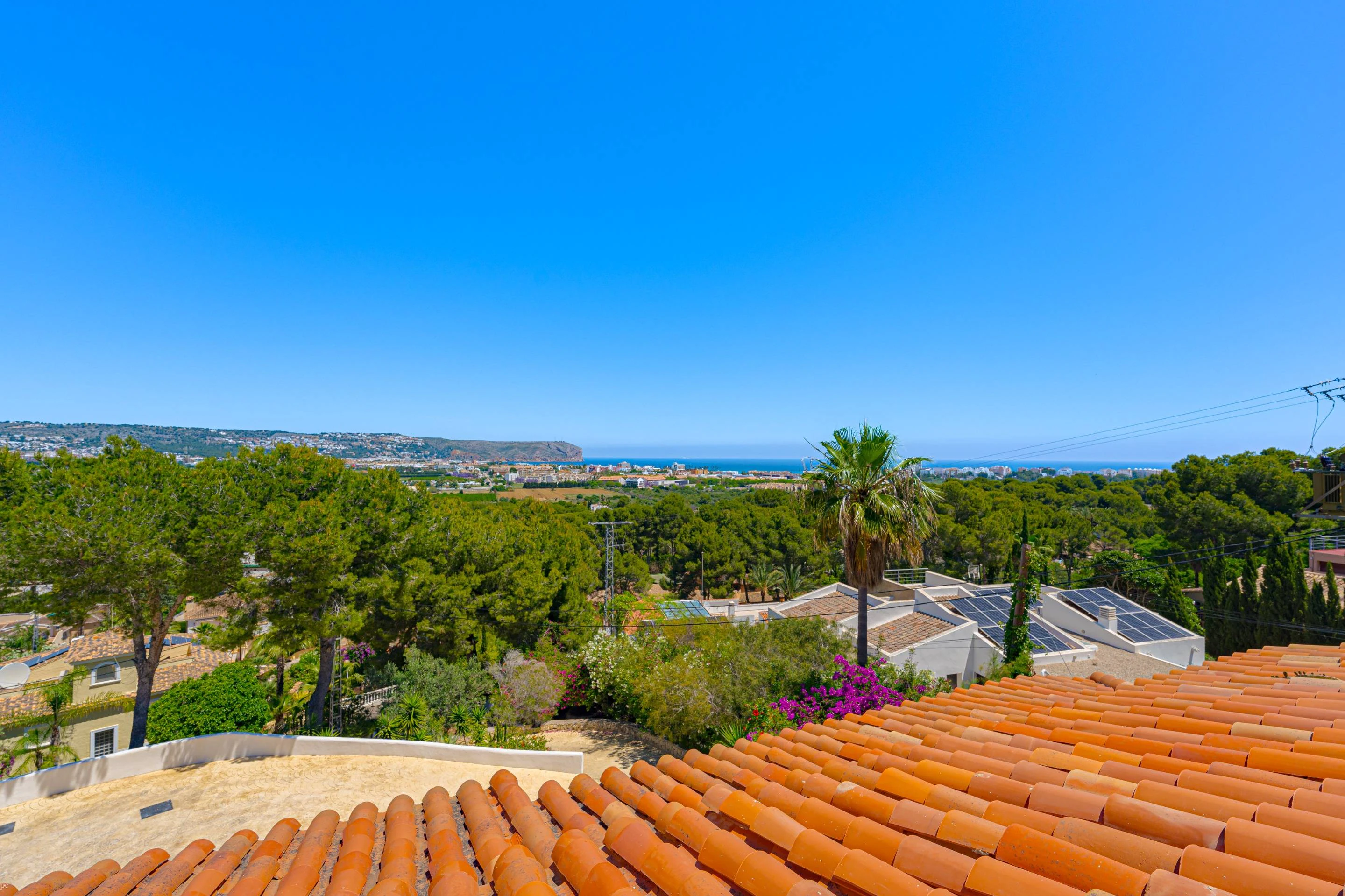 Villa Roma. Villa reformada con fantásticas vistas al mar a la venta en Jávea.