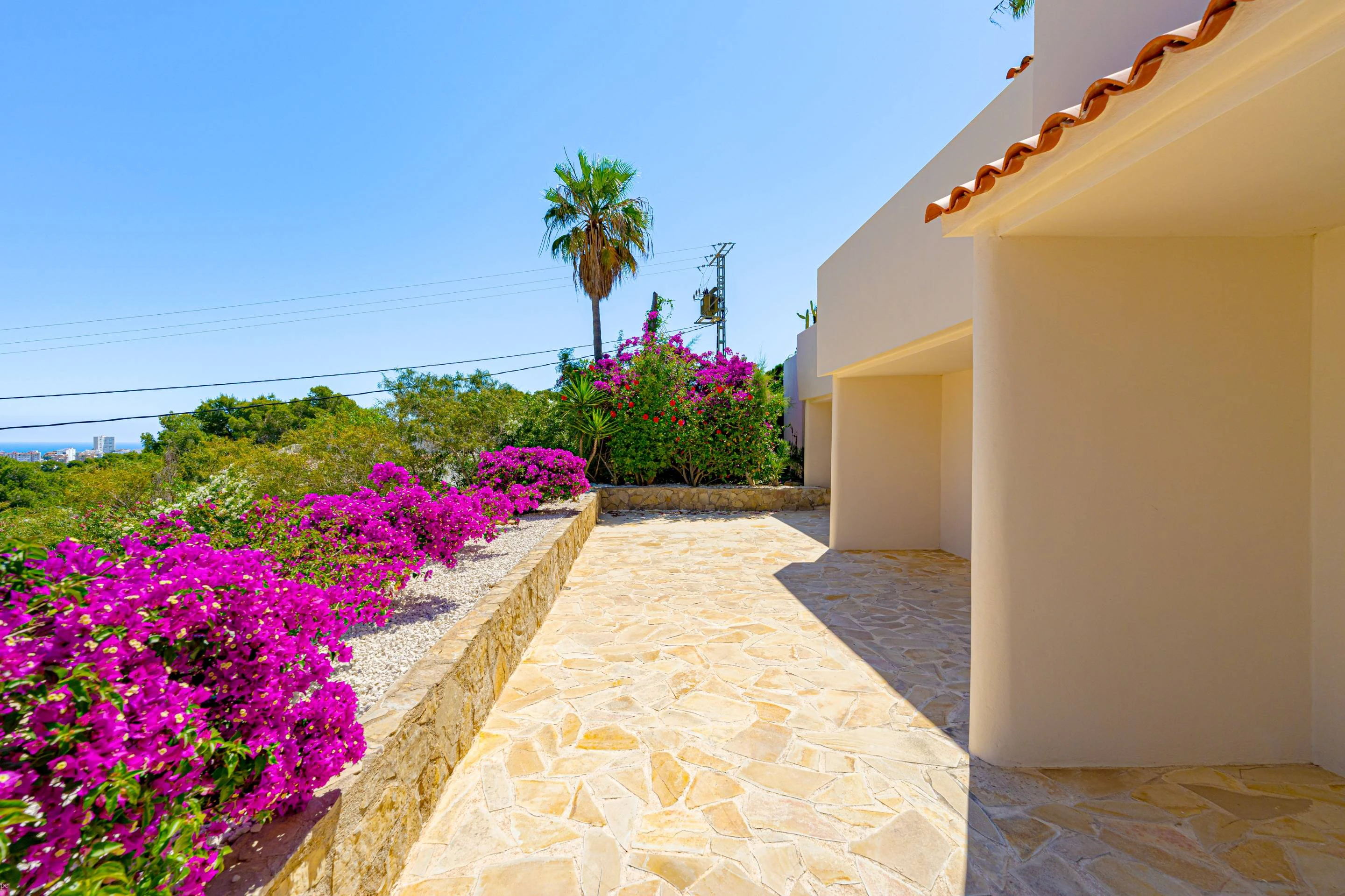 Villa Roma. Villa reformada con fantásticas vistas al mar a la venta en Jávea.