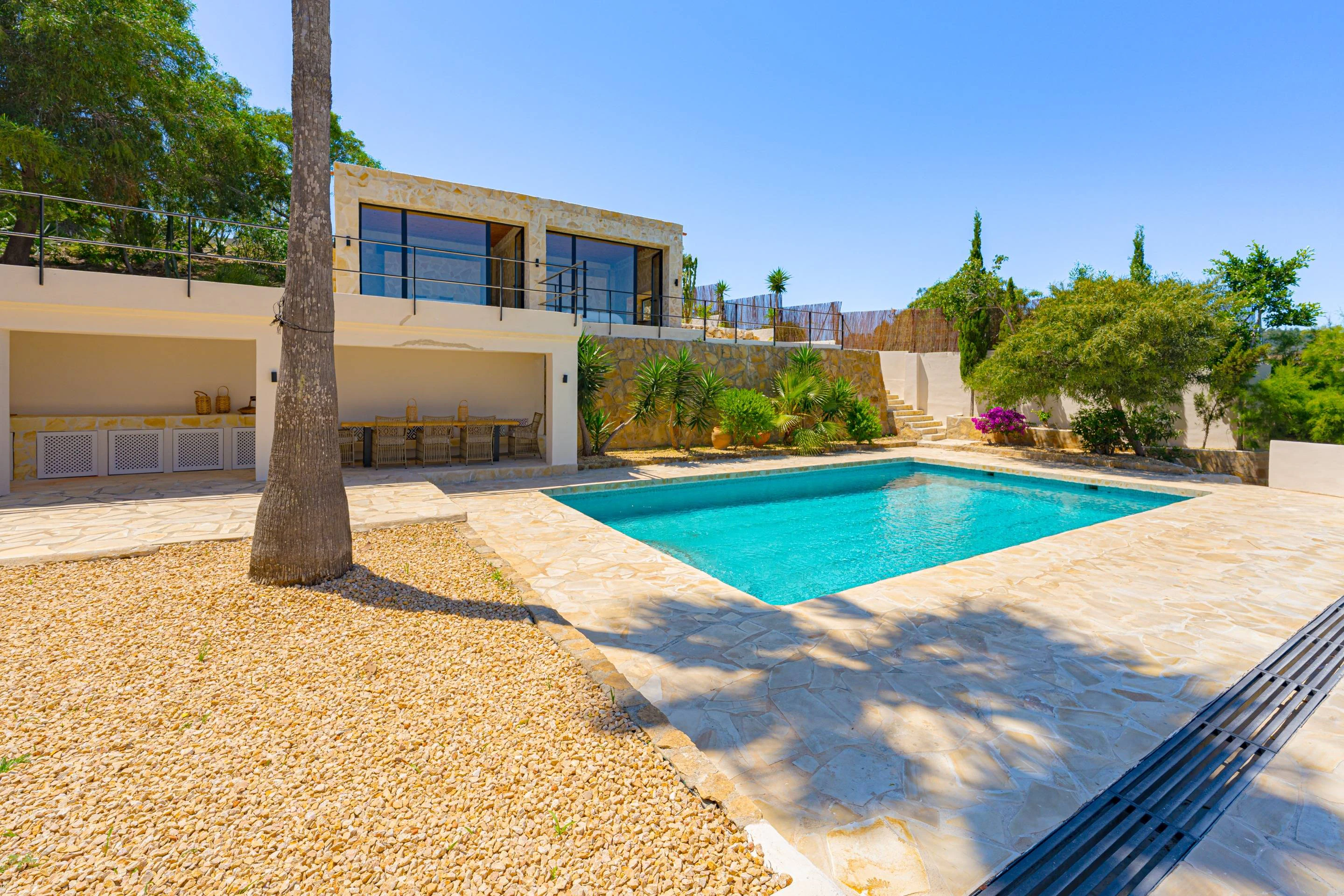Villa Roma. Villa reformada con fantásticas vistas al mar a la venta en Jávea.