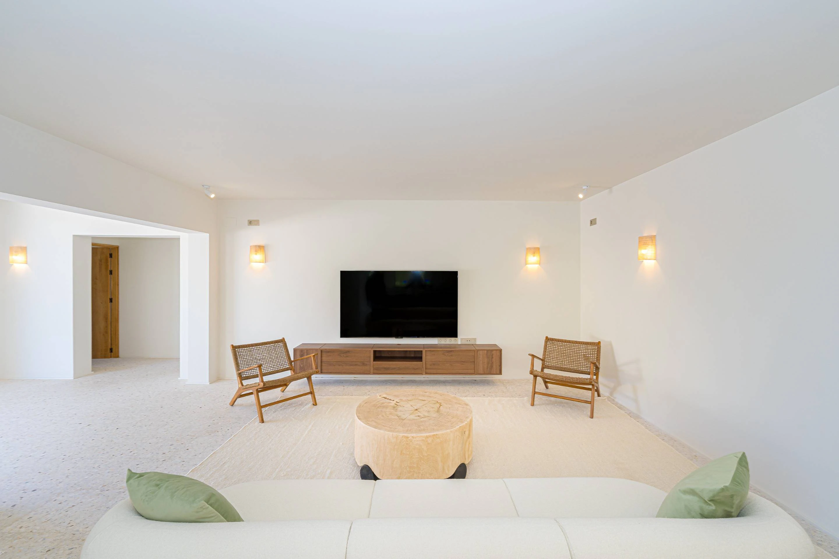 Villa Roma. Villa reformada con fantásticas vistas al mar a la venta en Jávea.