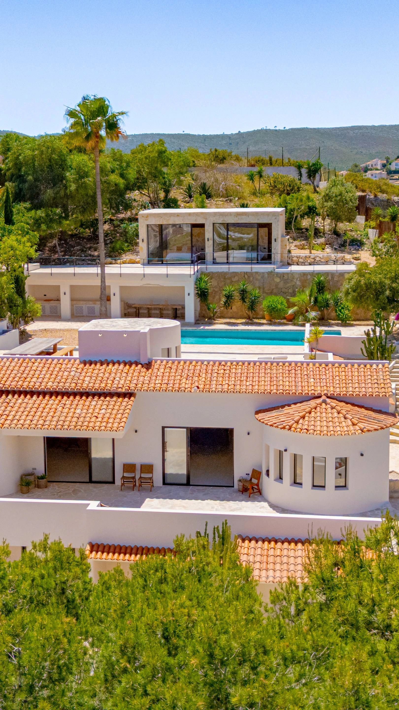 Villa Roma. Villa reformada con fantásticas vistas al mar a la venta en Jávea.