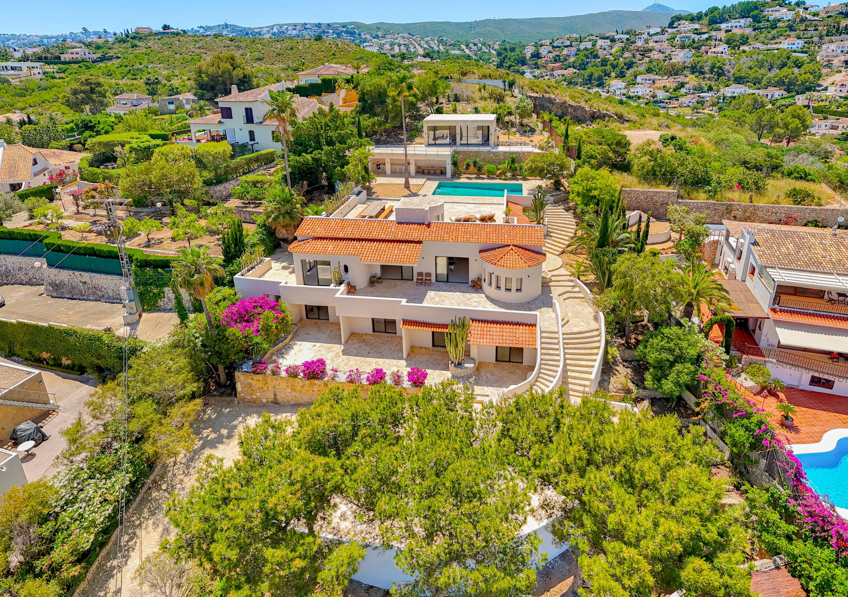 PG6741 - Villa Roma. Gerenoveerde villa met fantastisch open zeezicht te koop in Javea.