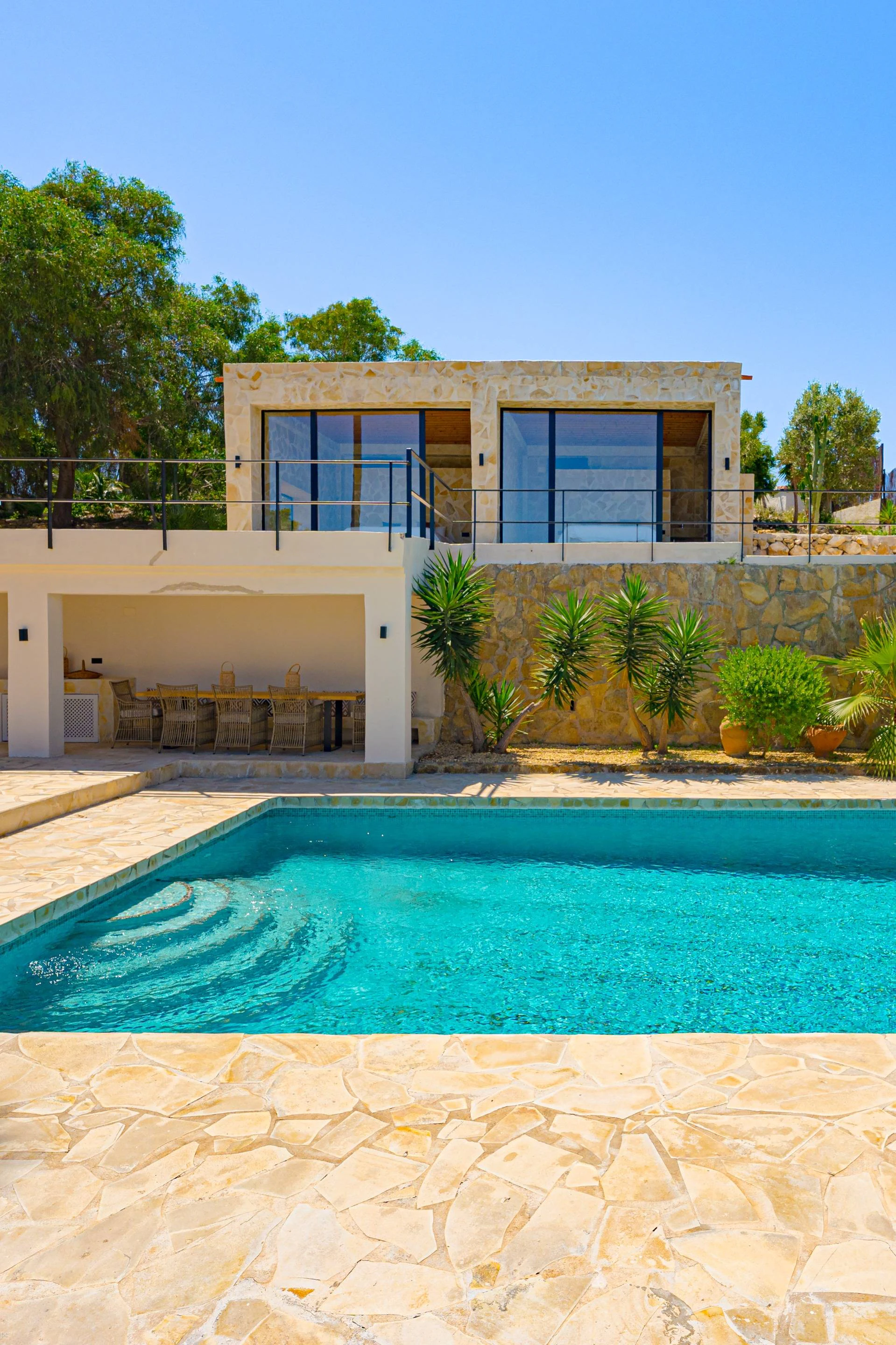 PG6741 - Villa Roma. Gerenoveerde villa met fantastisch open zeezicht te koop in Javea.