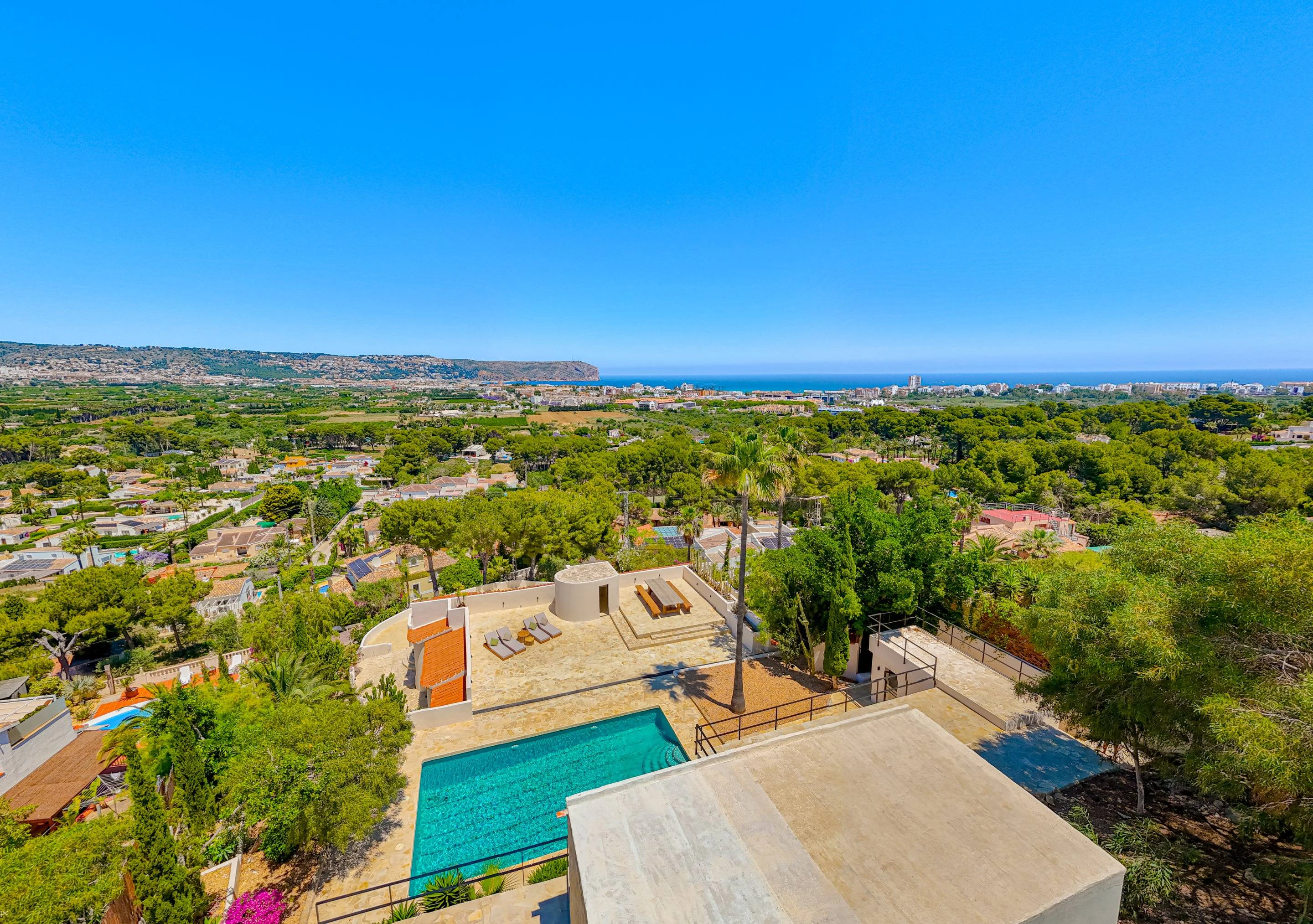 PG6741 - Villa Roma. Gerenoveerde villa met fantastisch open zeezicht te koop in Javea.