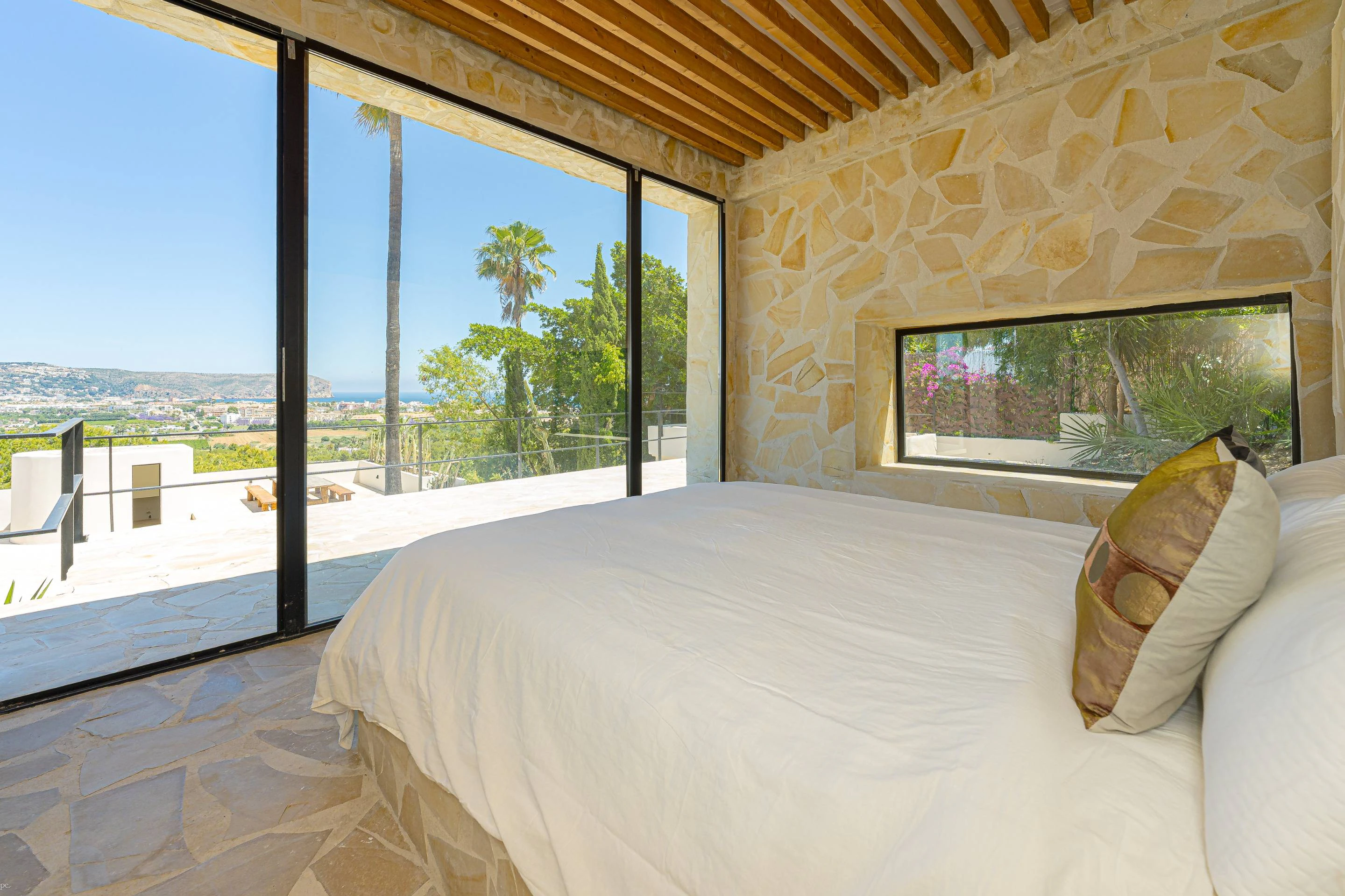 PG6741 - Villa Roma. Gerenoveerde villa met fantastisch open zeezicht te koop in Javea.