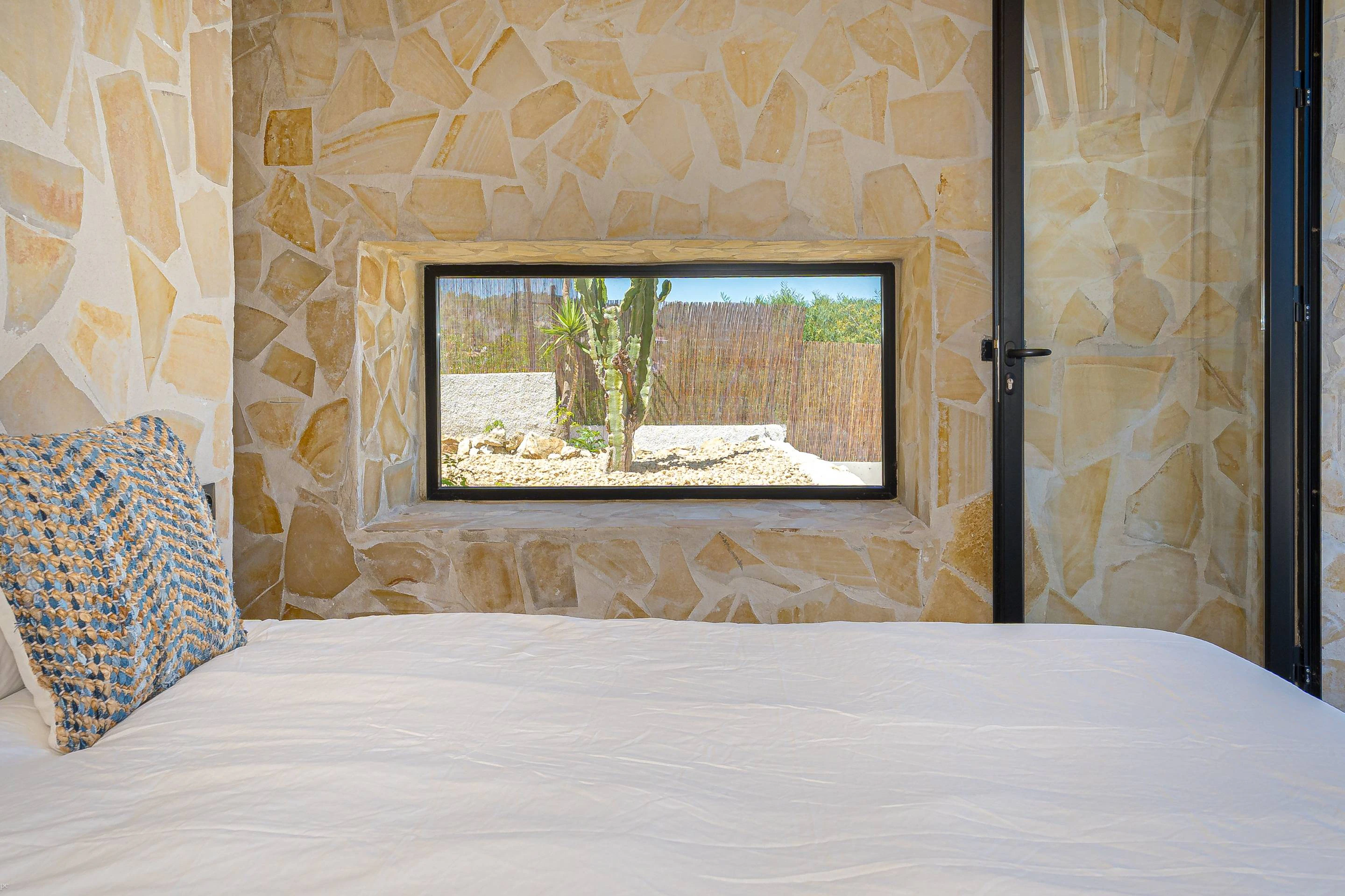 PG6741 - Villa Roma. Gerenoveerde villa met fantastisch open zeezicht te koop in Javea.