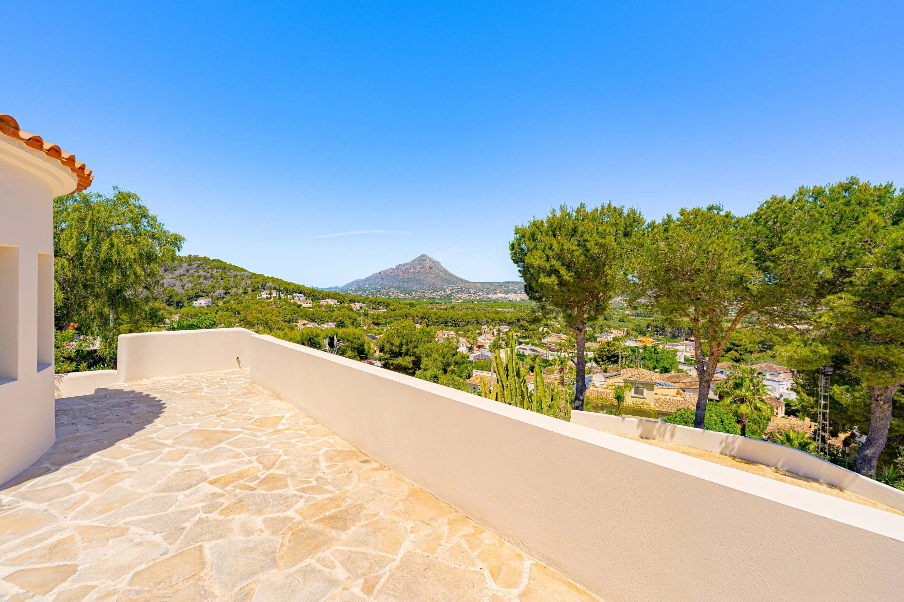 PG6741 - Villa Roma. Gerenoveerde villa met fantastisch open zeezicht te koop in Javea.