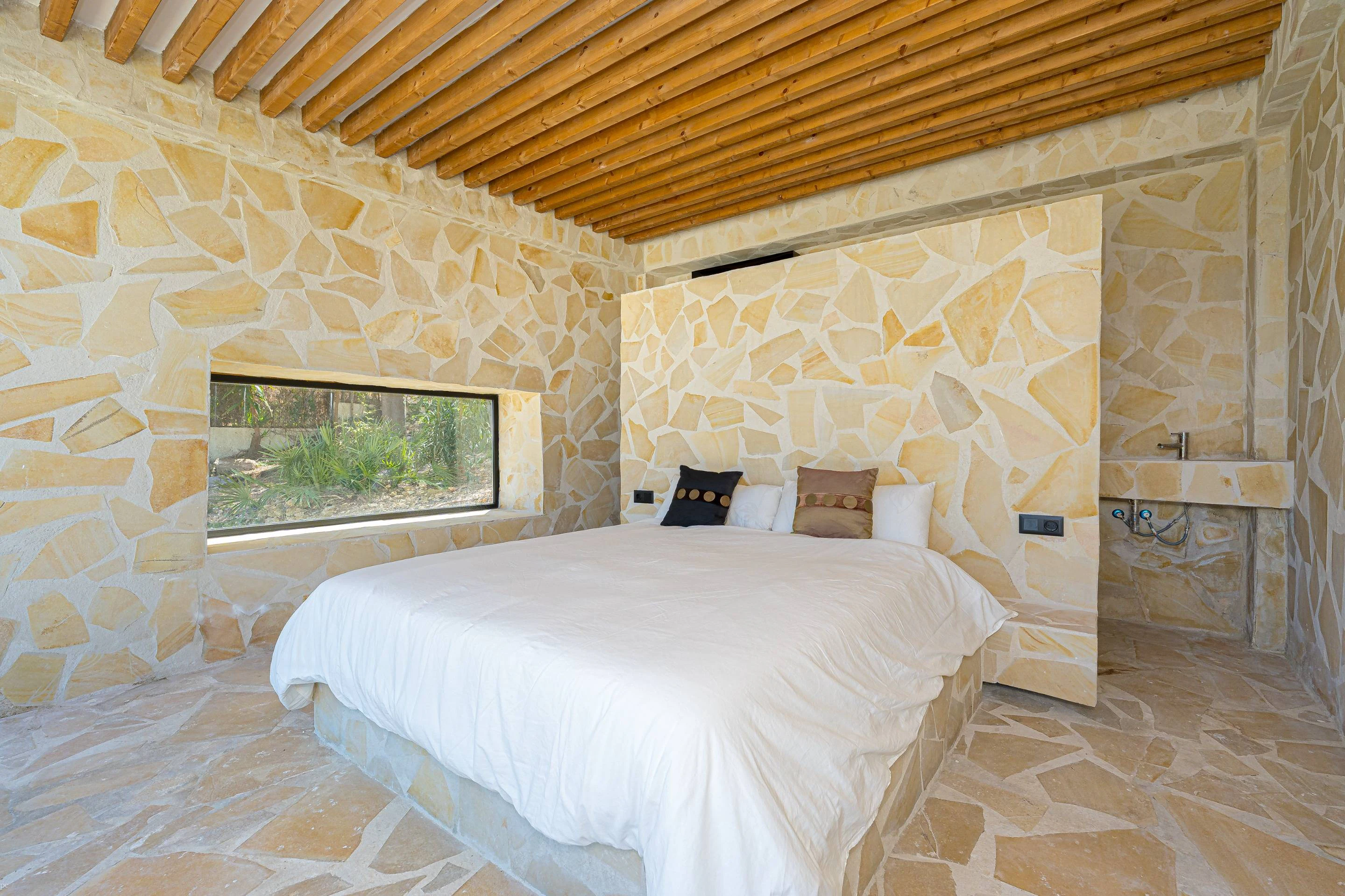 PG6741 - Villa Roma. Gerenoveerde villa met fantastisch open zeezicht te koop in Javea.