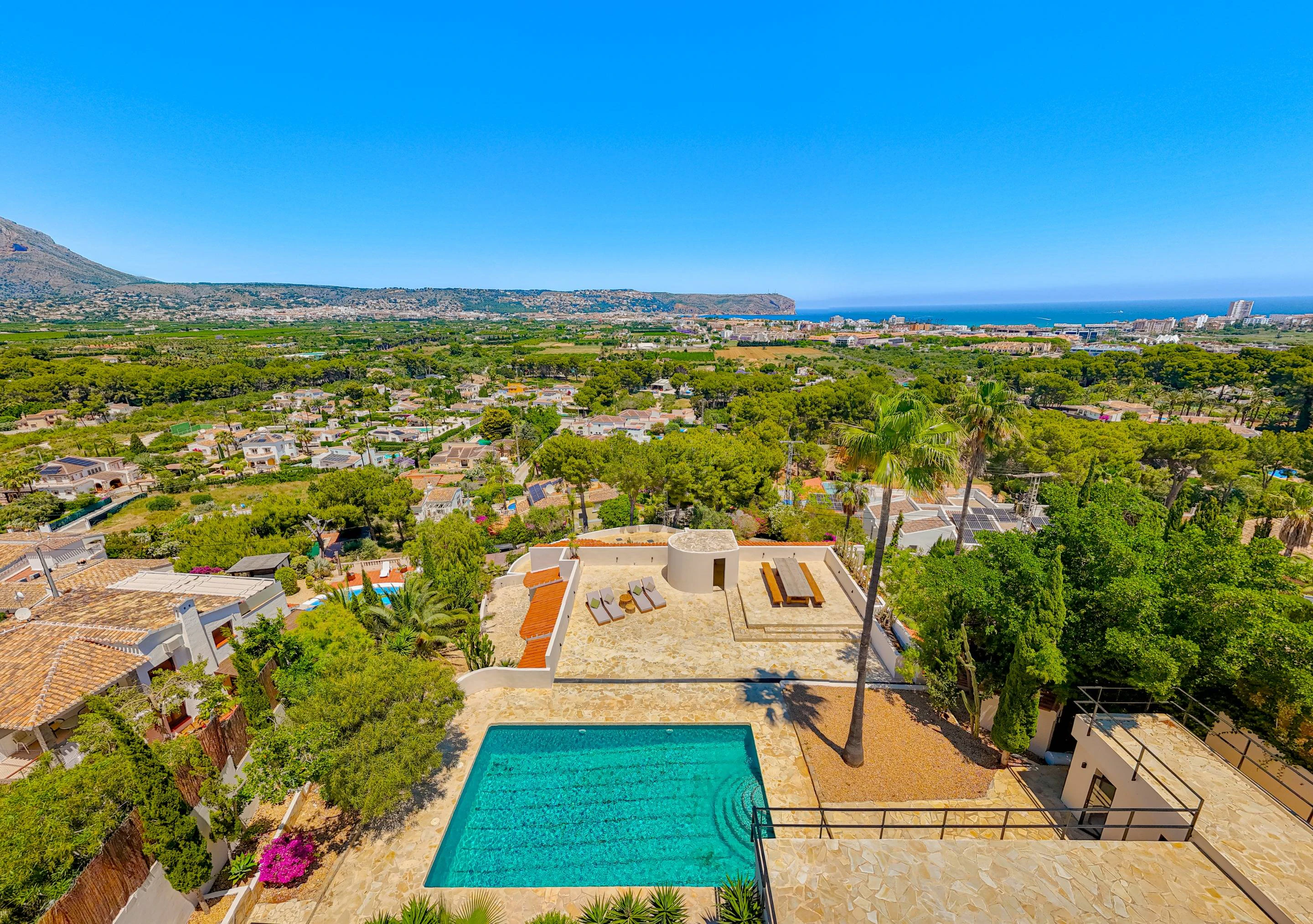 PG6741 - Villa Roma. Gerenoveerde villa met fantastisch open zeezicht te koop in Javea.