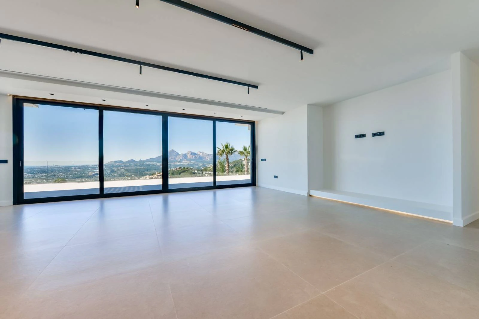 Villa Salónica. Villa contemporánea con excepcionales vistas al mar en venta en Altea Hills.