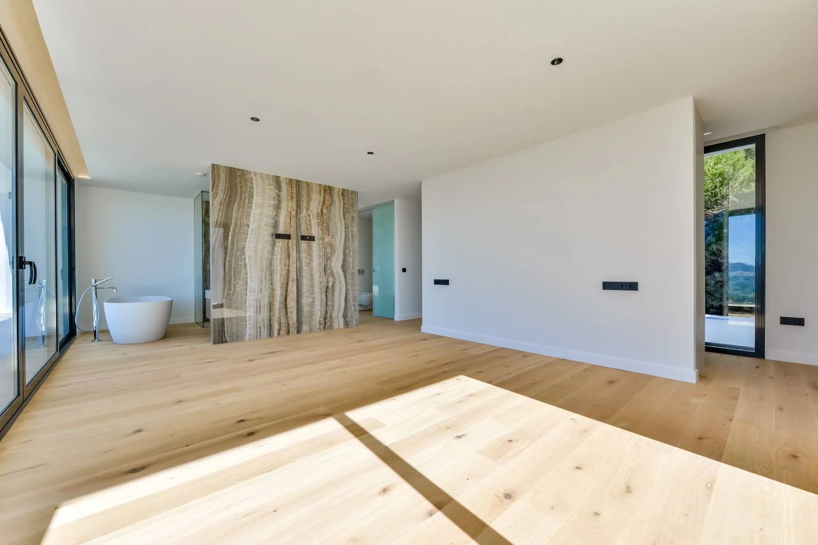 Villa Salónica. Villa contemporánea con excepcionales vistas al mar en venta en Altea Hills.