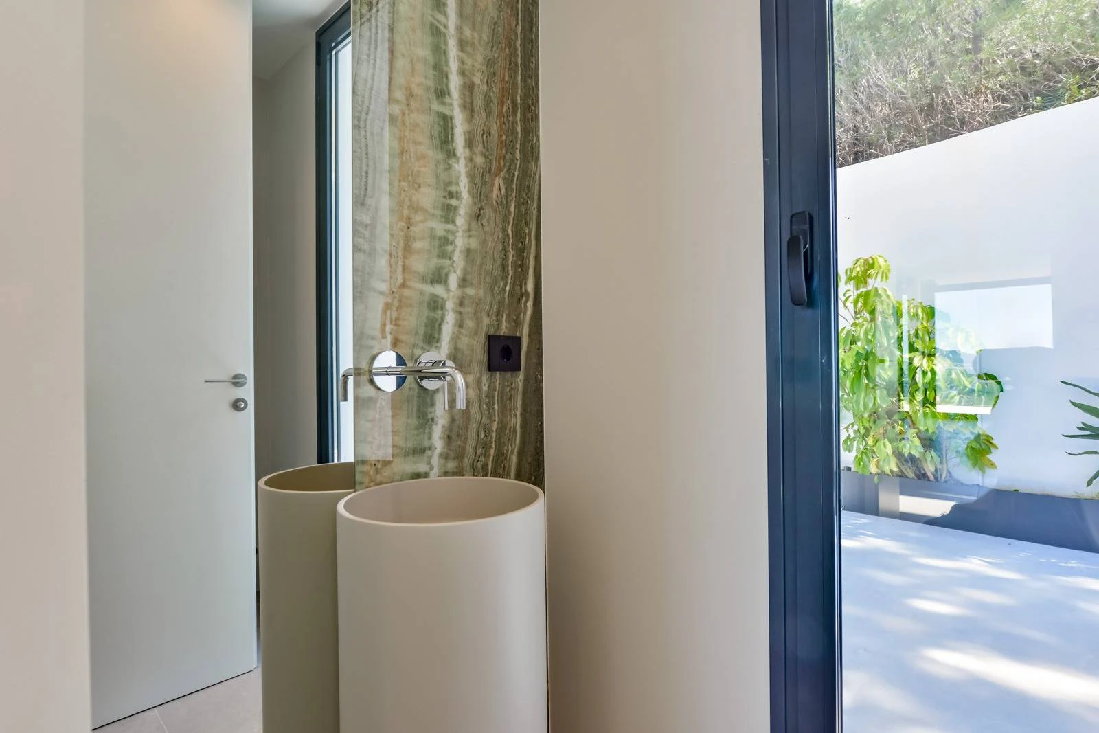 Villa Salónica. Villa contemporánea con excepcionales vistas al mar en venta en Altea Hills.