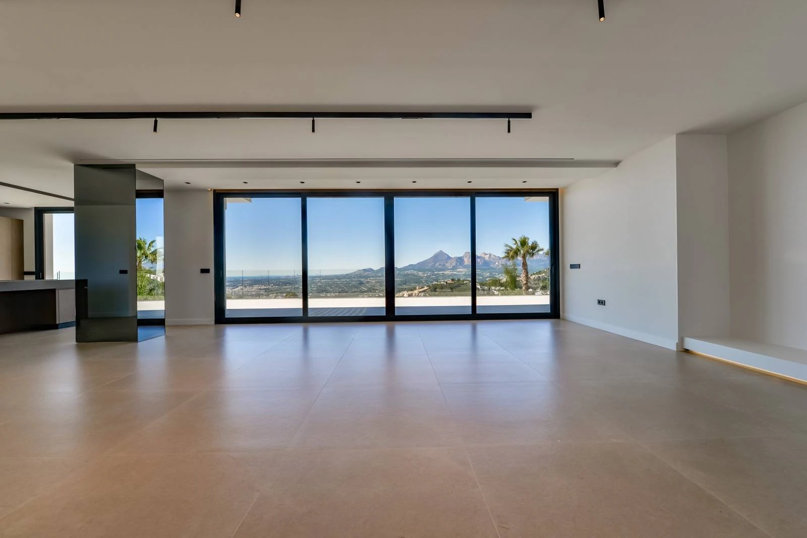 Villa Salónica. Villa contemporánea con excepcionales vistas al mar en venta en Altea Hills.