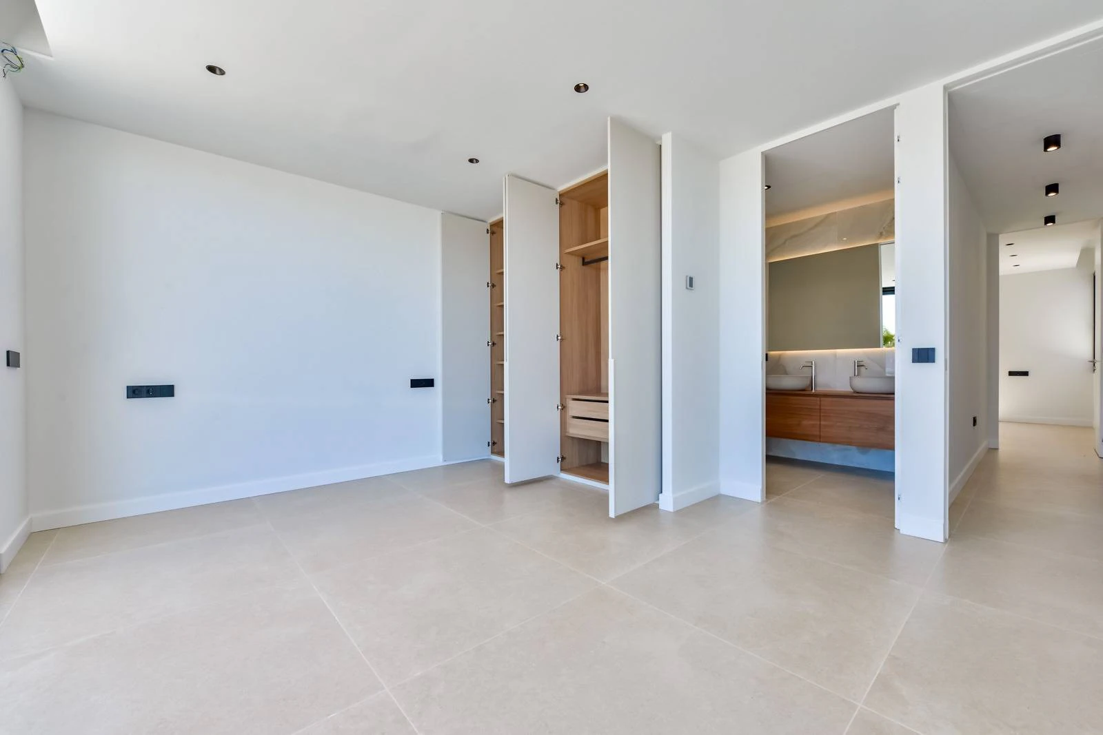 Villa Salónica. Villa contemporánea con excepcionales vistas al mar en venta en Altea Hills.