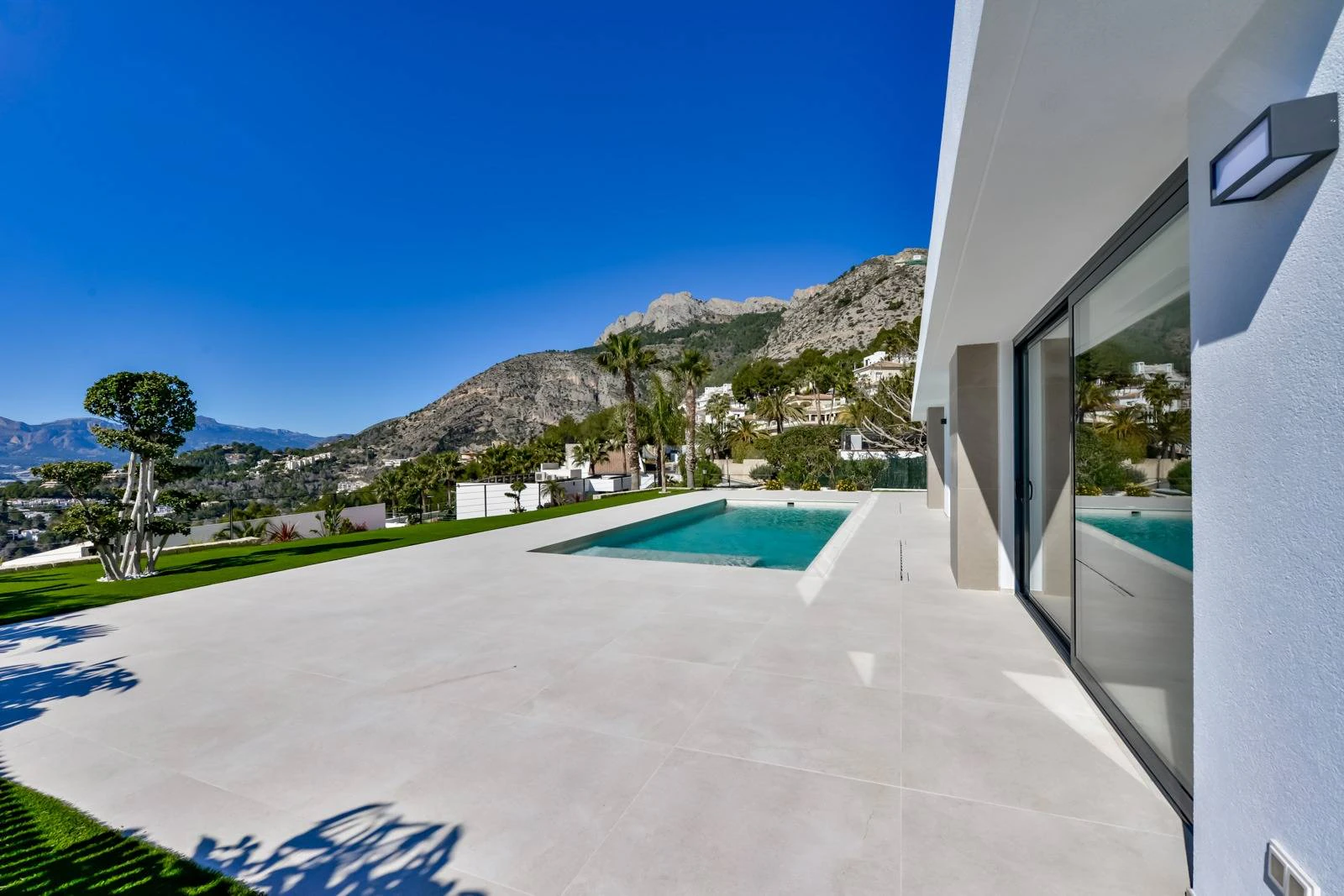 DG6743 - Villa Salonica. Contemporary villa with exceptional sea views for sale in Altea Hills