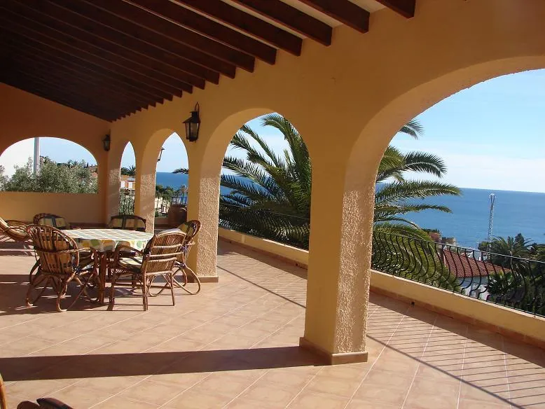 VILLA EN CALPE CON UNAS VISTAS INCREIBLES AL MAR Y PEÑÓN