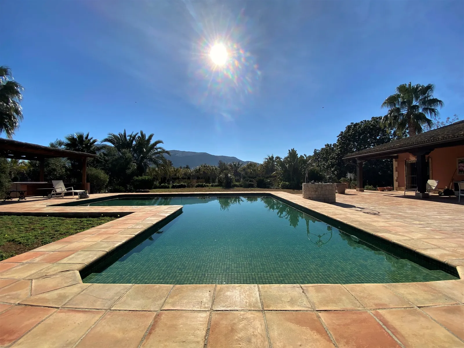 Encantadora casa de campo en estilo español en una parcela tranquila, grande cerca de Denia