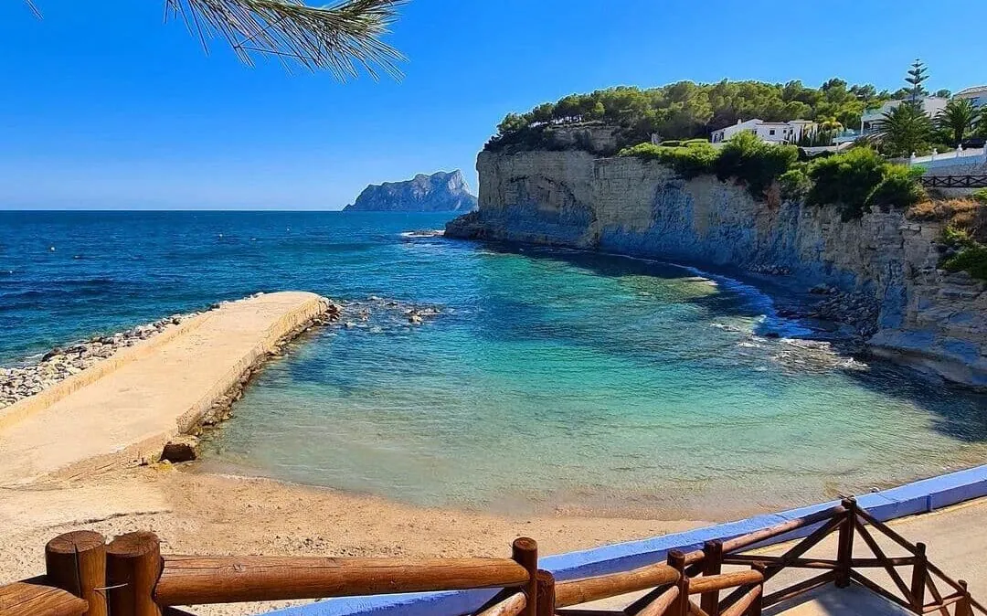 Projet de villa moderne à seulement 1 km de la célèbre plage d'El Portet à Moraira