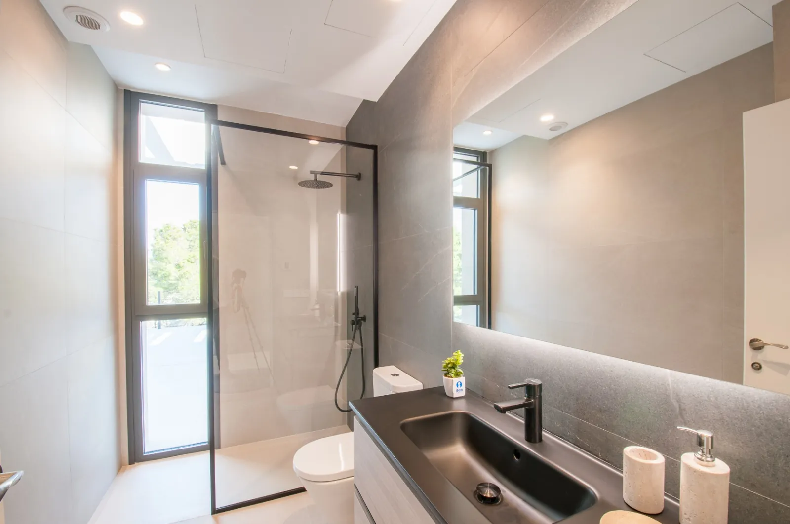 NEW CONSTRUCTION VILLA IN MORAIRA, LOCATED IN THE BENIMEIT AREA