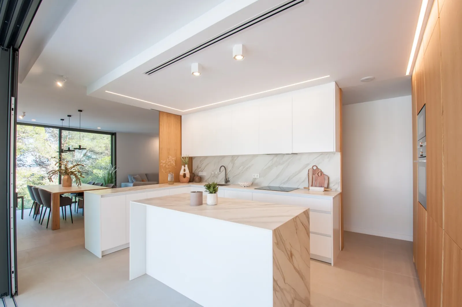 NEW CONSTRUCTION VILLA IN MORAIRA, LOCATED IN THE BENIMEIT AREA