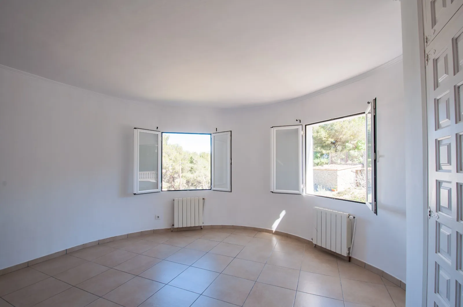 Villa con Vistas al Mar y Privacidad en Jávea – Costa Nova