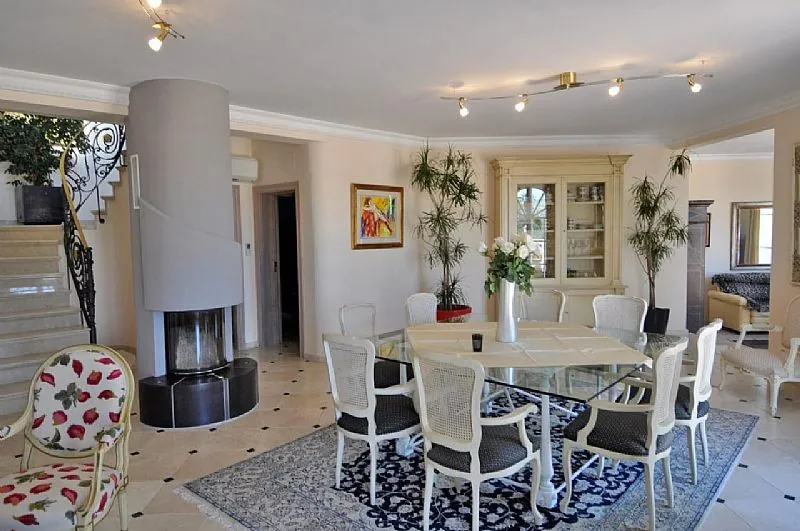 Fantástica villa con vistas al mar, 5 dormitorios, 4 baños, 425 m2 de superficie habitable, 300 m2 de terrazas.