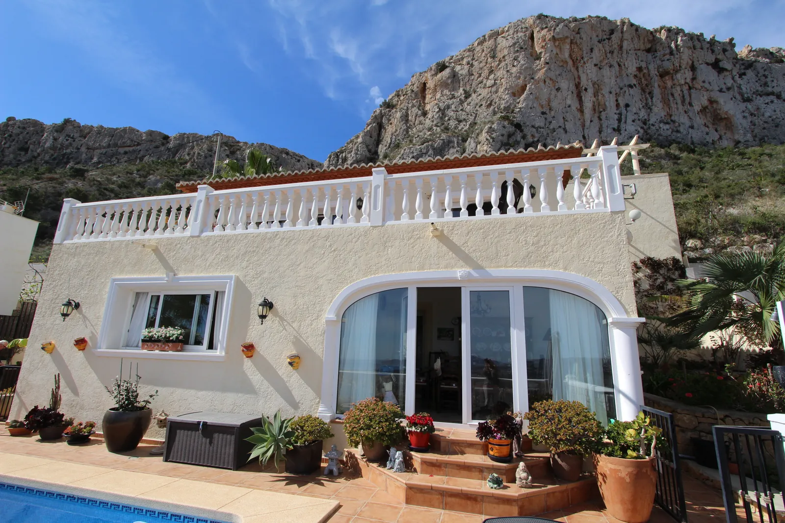 VILLA CON VISTAS IMPRESIONANTES AL MAR