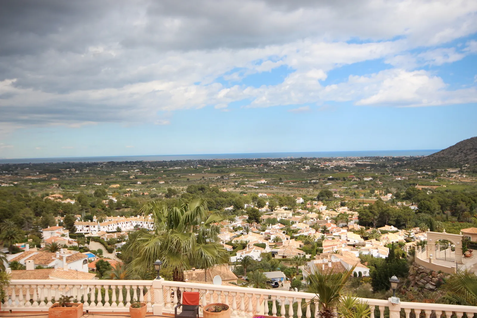 Fantástica villa con vistas al mar, 5 dormitorios, 4 baños, 425 m2 de superficie habitable, 300 m2 de terrazas.
