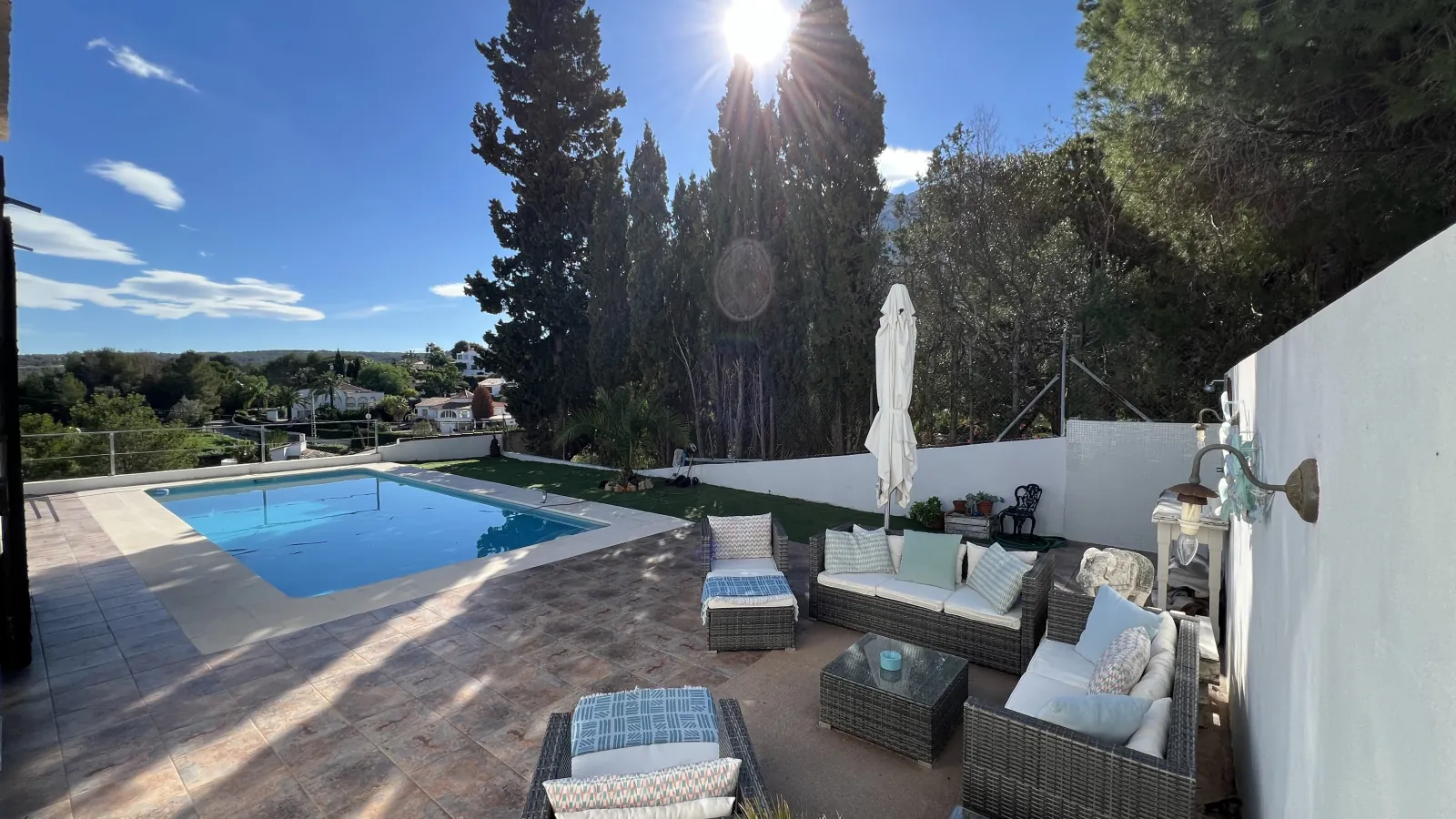 Preciosa villa reformada de 3 dormitorios con piscina privada nueva en una zona residencial privilegiada