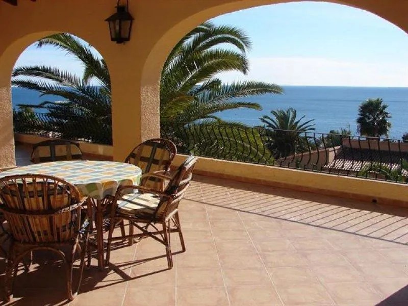 VILLA EN CALPE CON UNAS VISTAS INCREIBLES AL MAR Y PEÑÓN