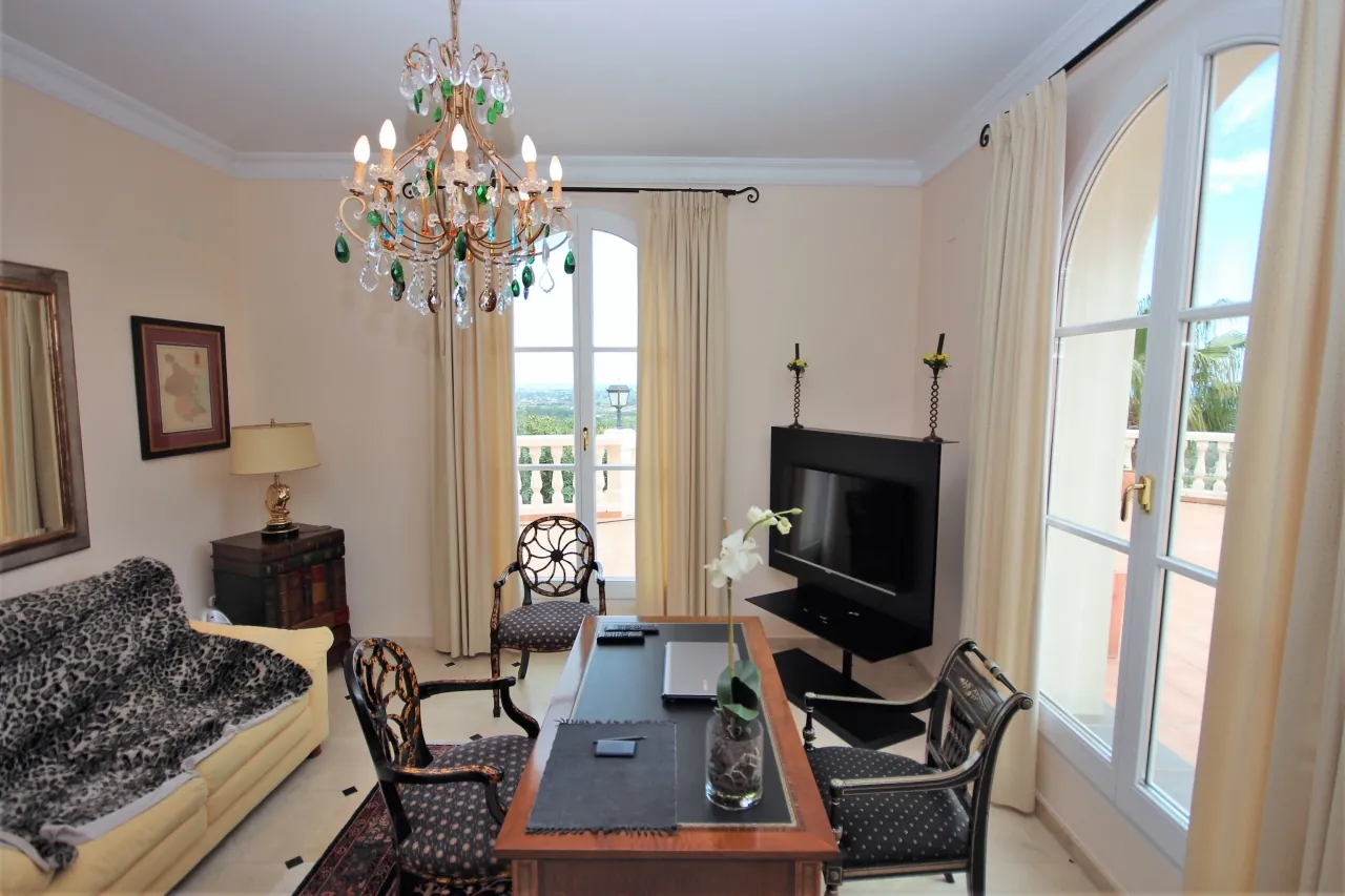 Fantástica villa con vistas al mar, 5 dormitorios, 4 baños, 425 m2 de superficie habitable, 300 m2 de terrazas.