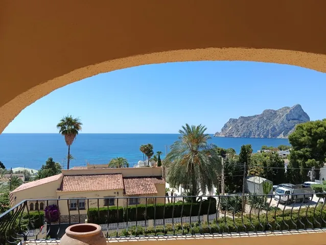VILLA EN CALPE CON UNAS VISTAS INCREIBLES AL MAR Y PE&Ntilde;&Oacute;N