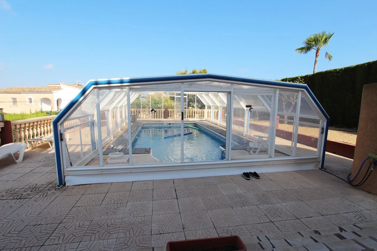 SPACIOUS AND SPACIOUS VILLA IN CALPE