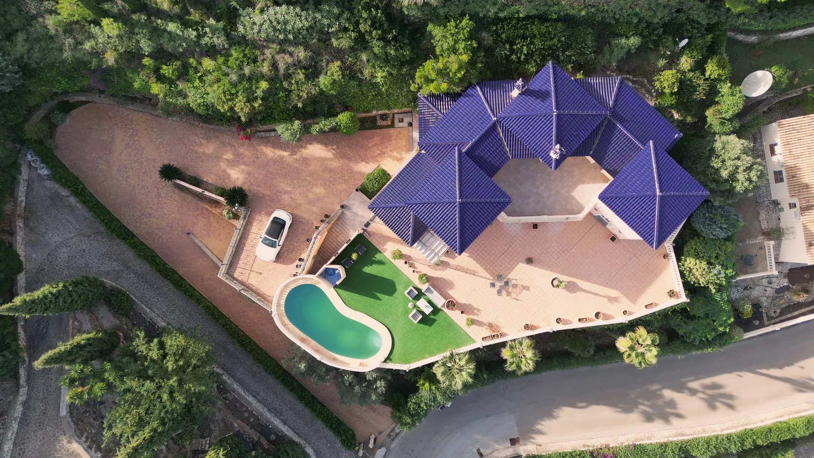 Fantástica villa con vistas al mar, 5 dormitorios, 4 baños, 425 m2 de superficie habitable, 300 m2 de terrazas.