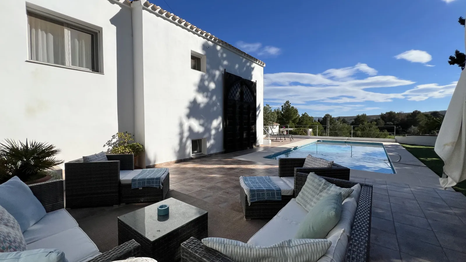 Preciosa villa reformada de 3 dormitorios con piscina privada nueva en una zona residencial privilegiada