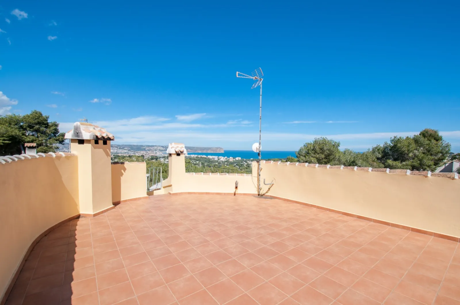 Villa con Vistas al Mar y Privacidad en Jávea – Costa Nova