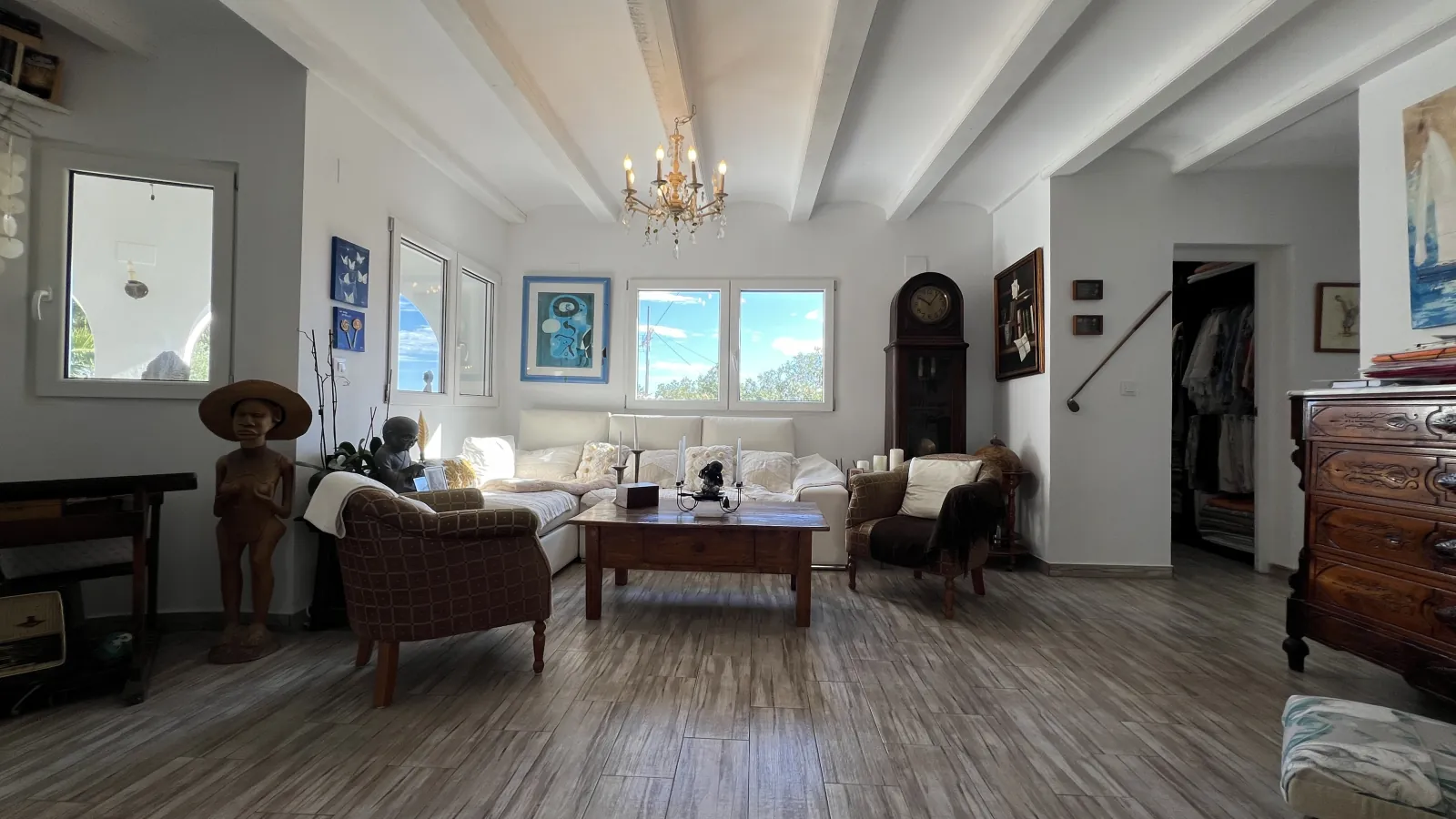 Preciosa villa reformada de 3 dormitorios con piscina privada nueva en una zona residencial privilegiada