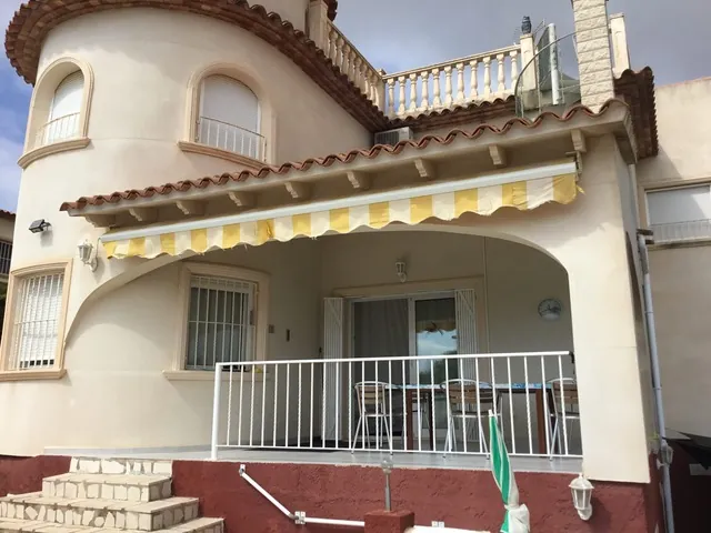 SPACIOUS AND SPACIOUS VILLA IN CALPE