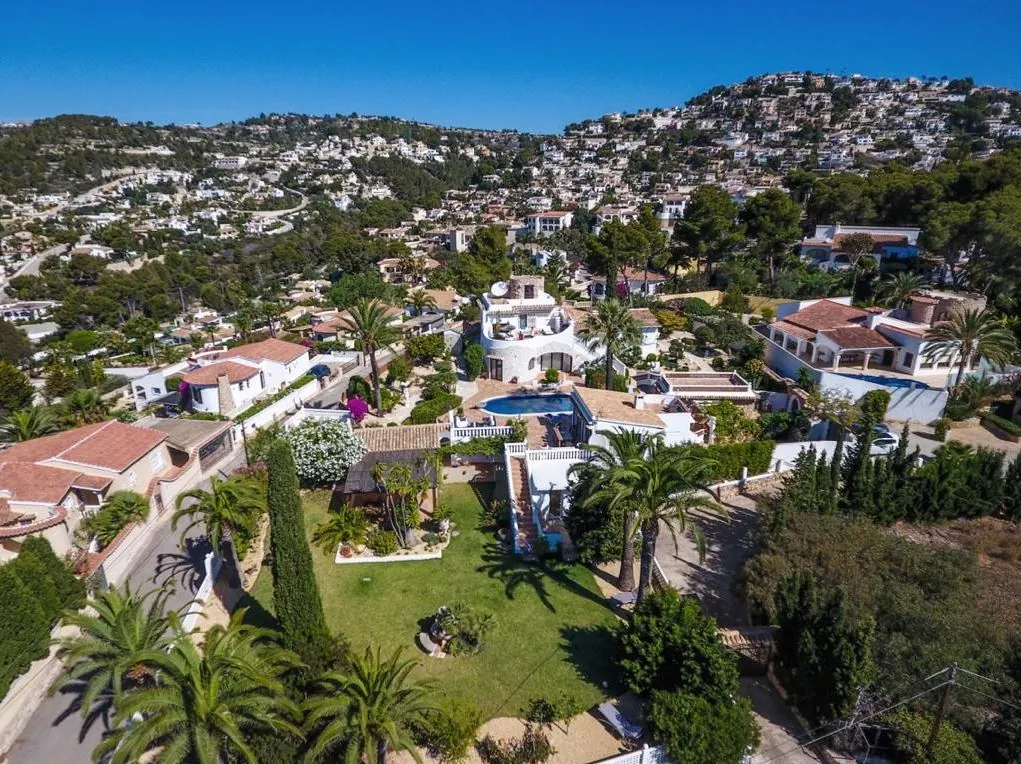 Luxury villa with sea views and two guest houses for sale in Benissa