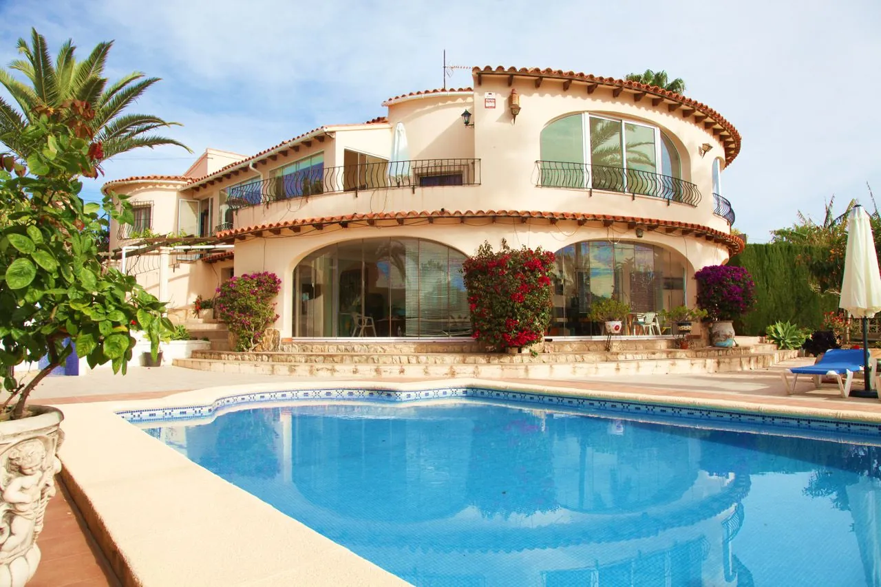 VILLA EN CALPE DE ESTILO MEDITERRÁNEO