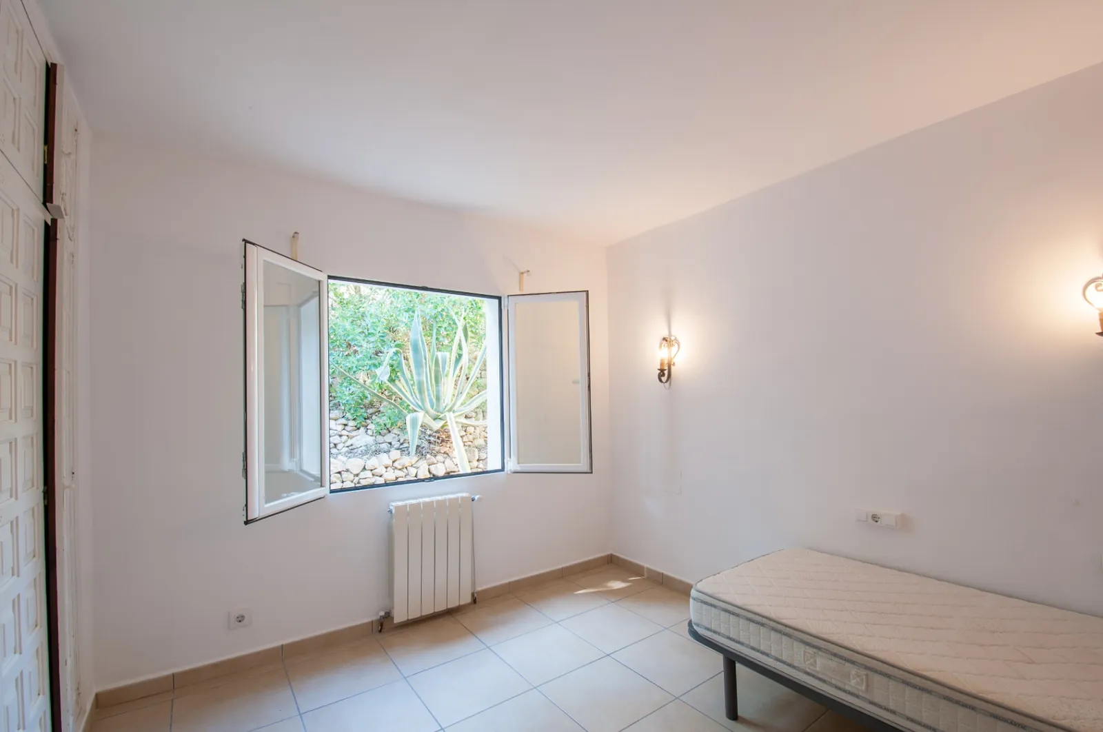 Villa con Vistas al Mar y Privacidad en Jávea – Costa Nova