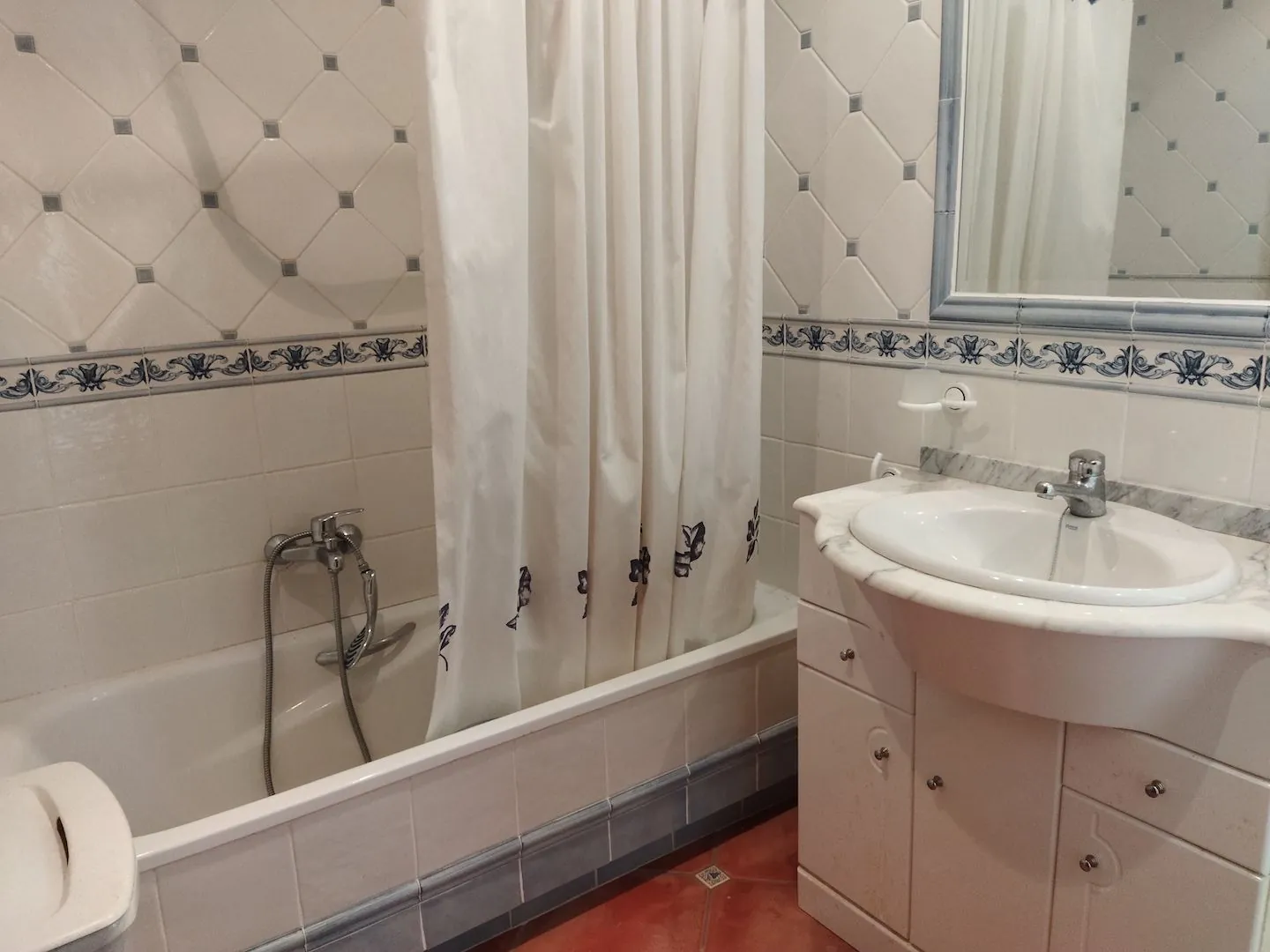 Gran Villa con 3 viviendas independientes y excelente  ubicación