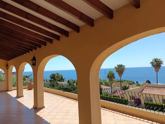VILLA EN CALPE CON UNAS VISTAS INCREIBLES AL MAR Y PEÑÓN