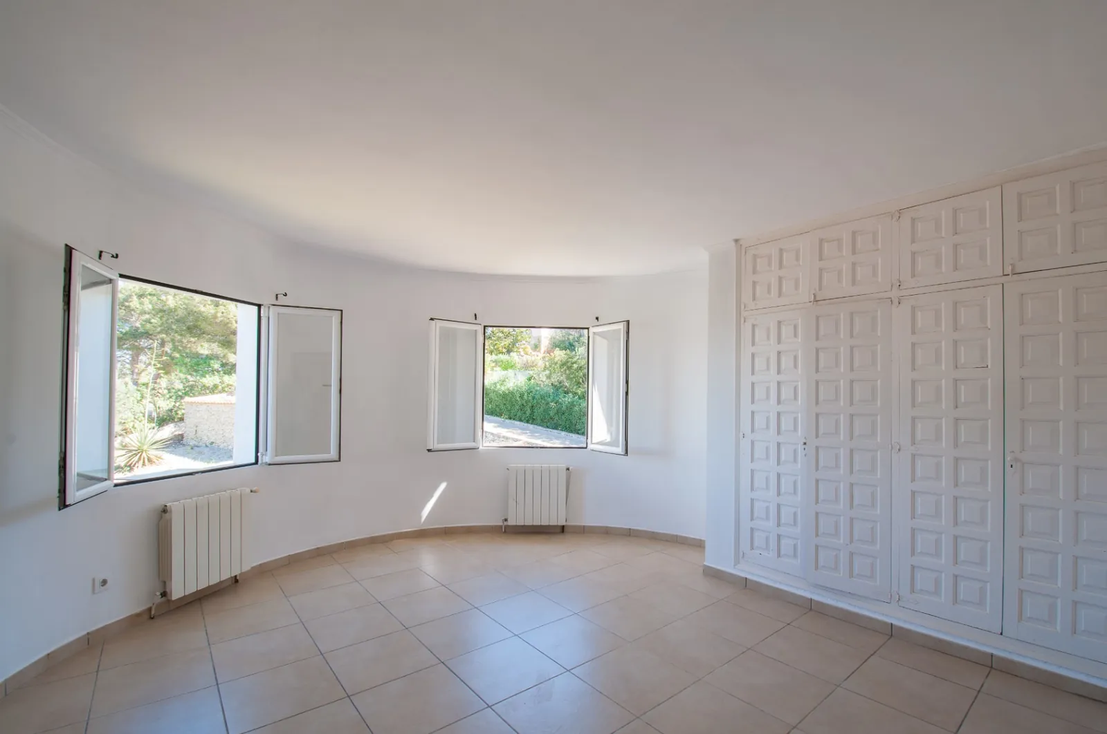 Villa con Vistas al Mar y Privacidad en Jávea – Costa Nova