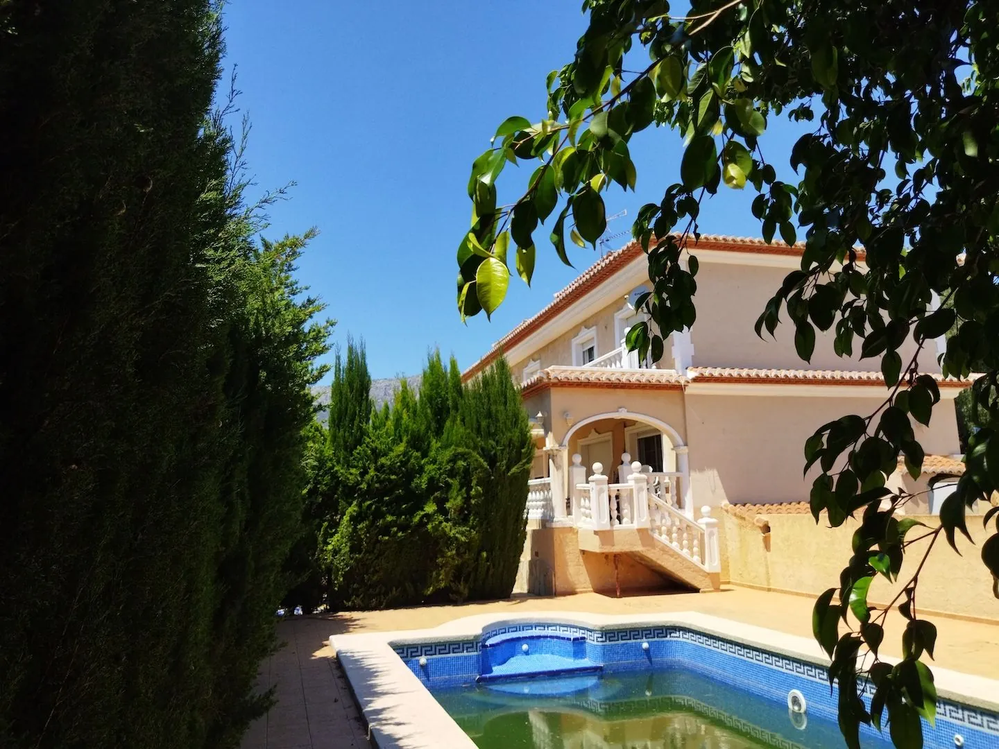 Gran Villa con 3 viviendas independientes y excelente  ubicaci&oacute;n