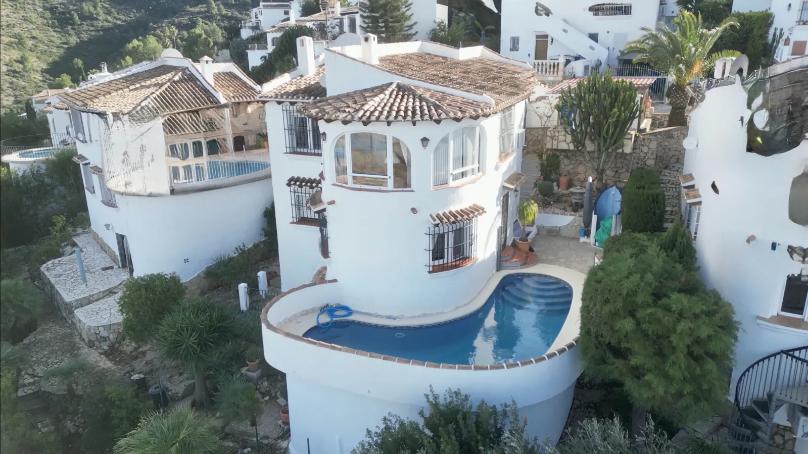 Villa de 3 dormitorios con vistas panor&aacute;micas y piscina