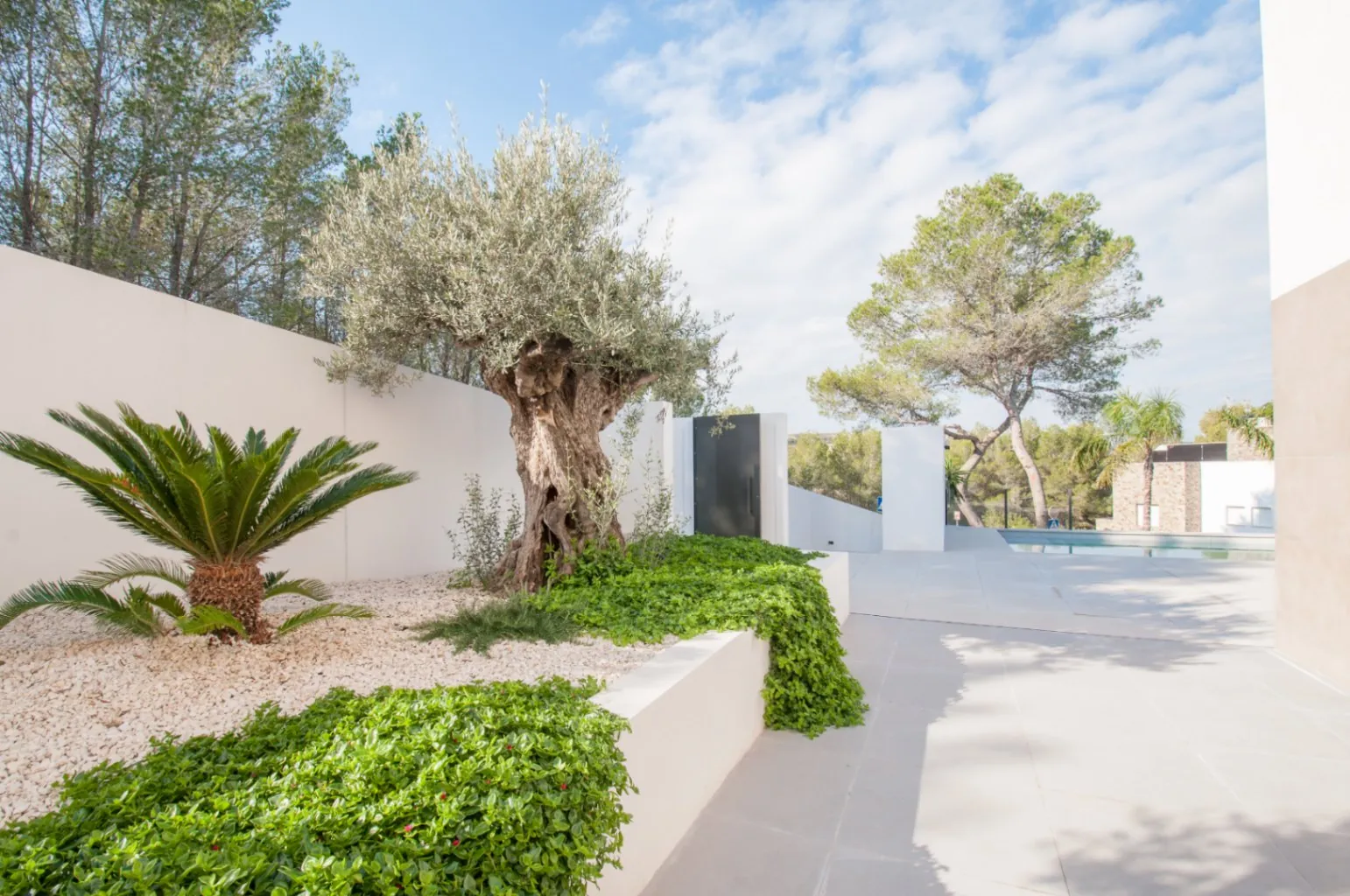 NEW CONSTRUCTION VILLA IN MORAIRA, LOCATED IN THE BENIMEIT AREA