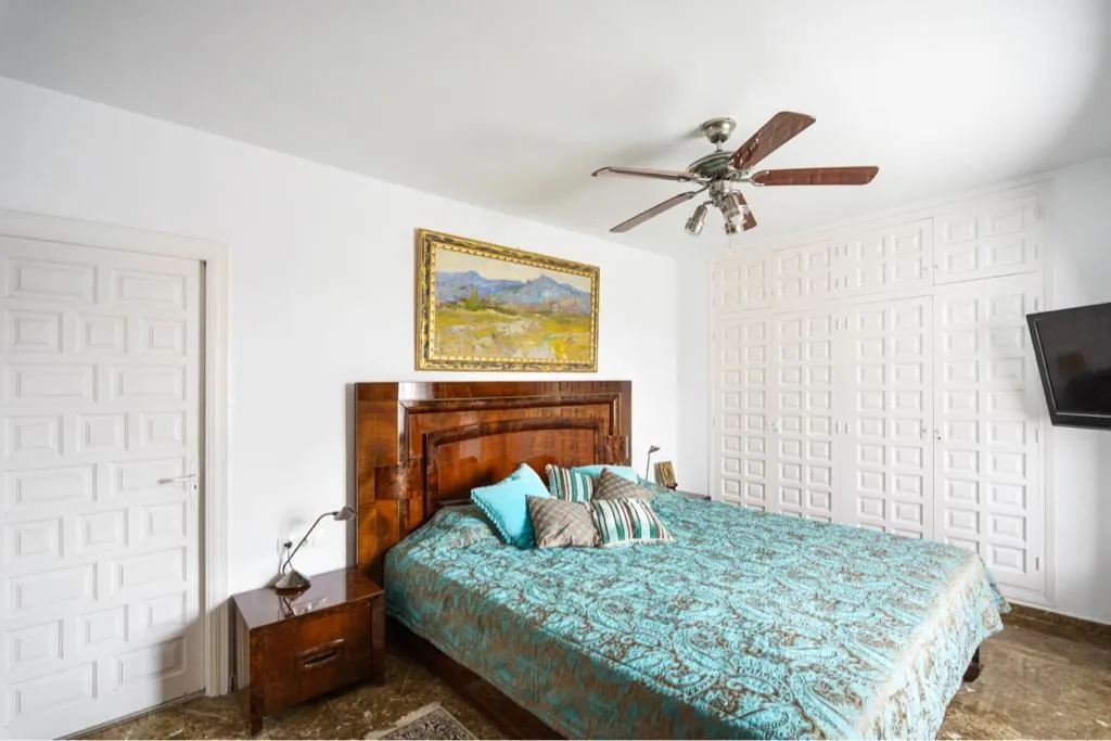 Luxury villa with sea views and two guest houses for sale in Benissa